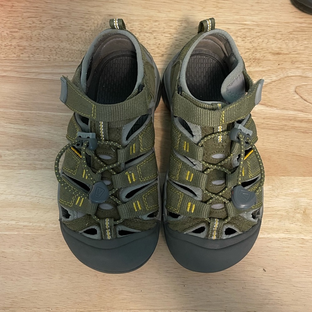 Keen Sandals: kids size 1